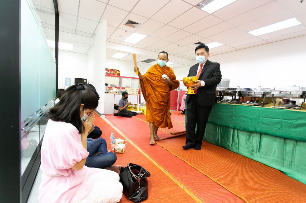 Bystronic Thailand Co., ltd. company team to accept the blessings of buddhist monks.